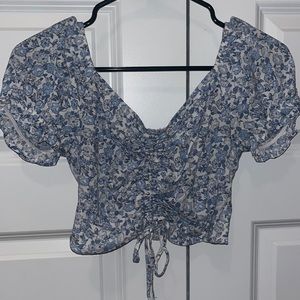 Hollister Top. SIZE XS rarely worn